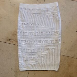 Elegant White Knit Skirt
